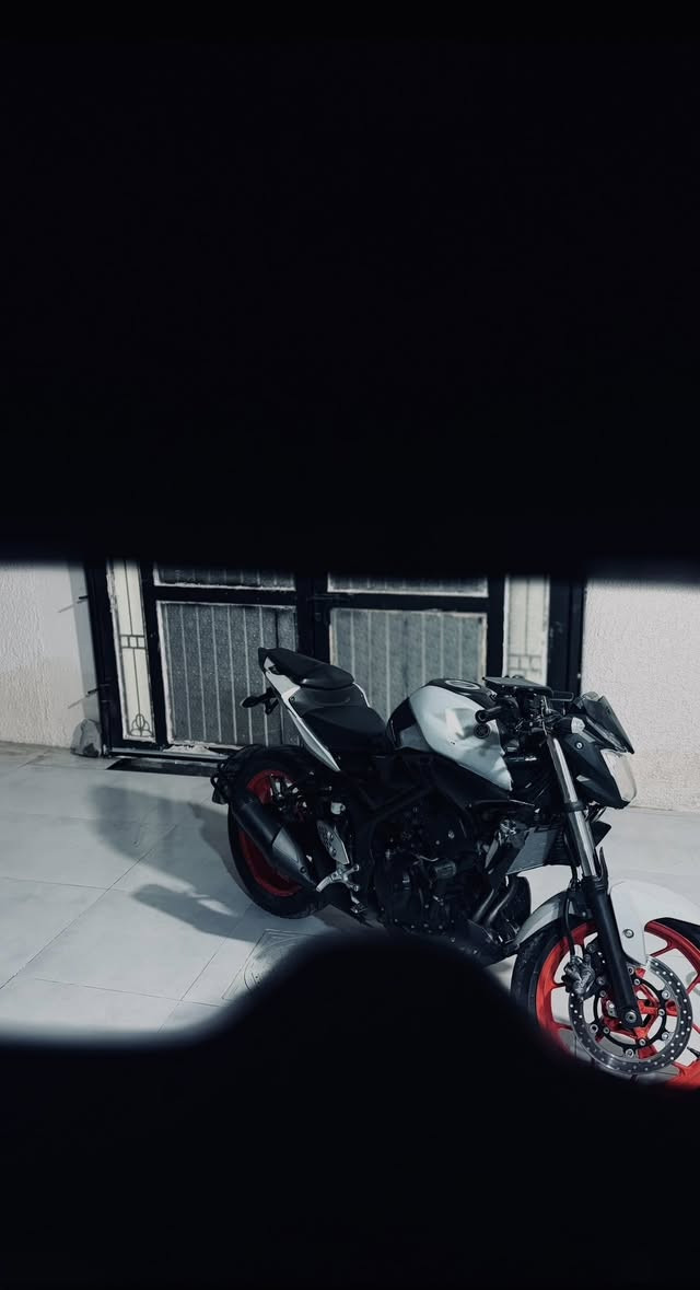 mt03 2018 320cc yamaha
ملحقاتها : 
الدبلات الاصليات مالتها ، شاد ثنين اصليات غيره يعني القديمات عندي بس شديت غيره افضل ويفيدنك للمستقبل 

خوذة HJC قياس xxl اصلية كارتونها موجود وملحقاتها هم موجودة سماعة بيها وسماعة احتياط عندي 

الراديتر القديم مضرب مبدلة بواحد اصلي والقديم موجود عندي هم 

عدة كاملة للاهتمام بلزنجيل 

جفوف كاربون اصلي 

قرص زنجيبل امامي وخلفي مخليهم احتياط 

دهن كلة لوكي مولي افضل واحسن توني مبدلة وعندي للتبديلة الجاية يفيدك هم 

ستاند خارجي للدراجة 

فلتر الهواء توني مبدلة هم 
.. 

بانزين كلة محسن افضل للدراجة والدهن يتبدل كل 3000ك او 3500 

ممشى الدراجة 150k الف بس من تصعدها تحسها زيرو 

مابيها كل نقص مجرد الون من جهة التانكي و الجنح الخلفي بي شوية خدوش بسيطة تتكحل او تريد تغلف تصبغ بعد الي يعجبك ، المكان الي من جهة التانكي جان بي كسر صغير والقطعة مموجودة سويتة فايبر كلاس وانصبغ على كد الكسر 

الدراجة تخبل وماناقصها بس خيال ❤️‍🩹

الدراجة فقط مكاتبة اذا يعجبك مبيها اوراق ⛔️

مكاني السماوة ، للتفاصيل اكثر خاص 🏴‍☠️


**إذا كنت صاحب هذا الإعلان وتريد حذفه لأي سبب، رجاءا أرسل رسالة إلى الدعم الفني**