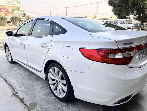 السلام عليكم 
ازيرا للبيع او المراوس حسب القناعة
2012 خليجي
بنوراما و بصمة تشغيل
محرك 2400 دوش
حساسات امامي خلفي
بردة خلفية كهرباء بلاديه
تدفئة وتبريد مقاعد
تحكم مقاعد كهرباء
تحكمات ستيرن لايت وبگ لايت لد
السيارة بيها طخة خفيفة جداً اسفل هلال الجاملغ الخلفي الايمن موضحة بالصور وبيها جراد بقبق الجنطة
عدى ما ذكرتهن بلادي
السعر 130 والمجال موجود 
مكاني بغداد ابي غريب 
***********
