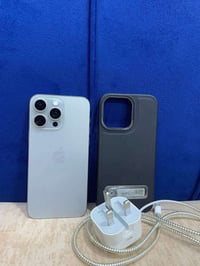 ايفون 15 برو ماكس ذاكره 256 بطاريه85 لون رصاصي او التيتانيوم الطبيعي م...