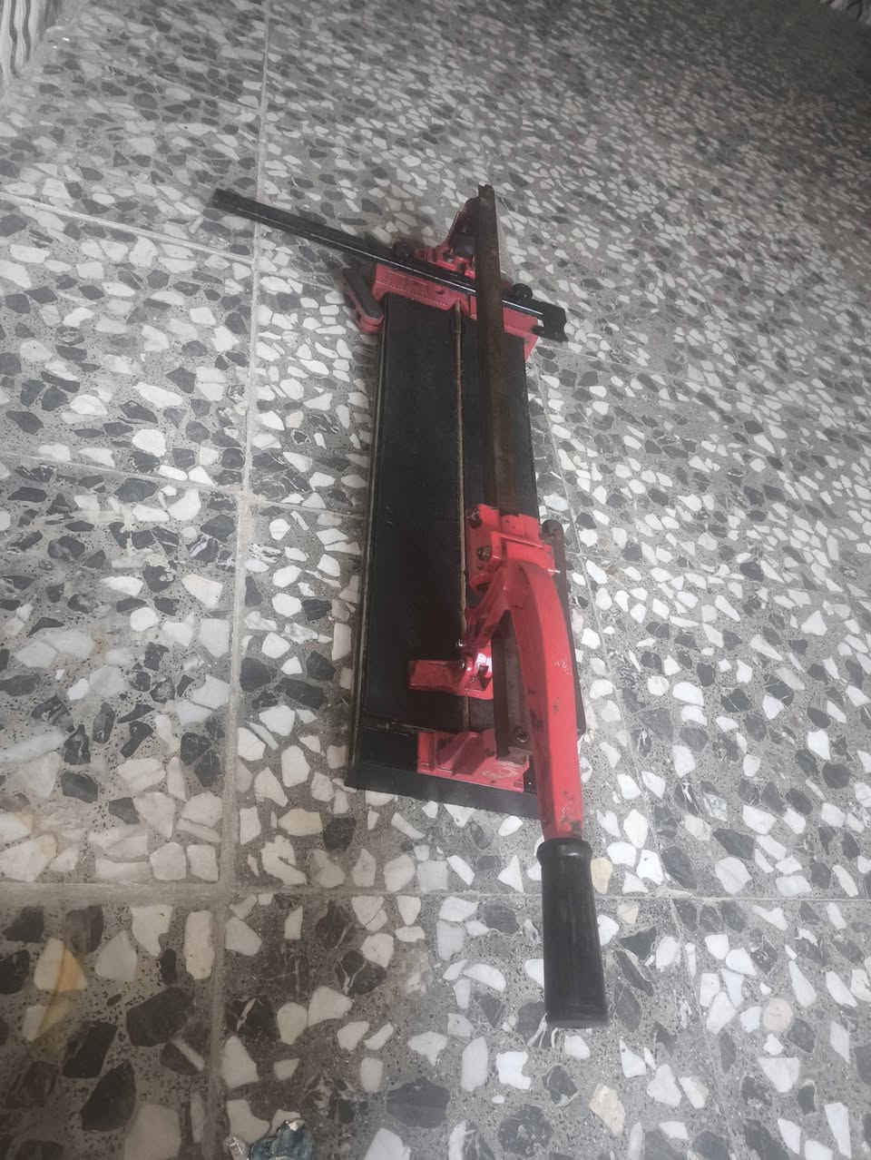 قاطعه  ام ليزر بورسلين أو سيراميك شغاله إستعمال قليل ألمازه جديده توني شادهه  اخذت وحده ١٢٠  اريد ابيع هاي سعرهه ٤٠ ألف المكان بغداد المحمودية ***********
