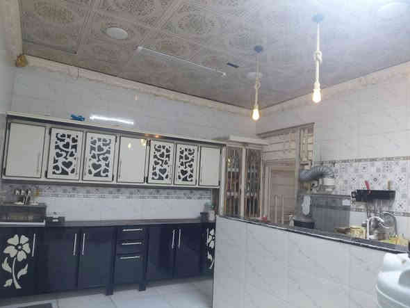 دااار للللبيع مساحة 145 متر مدخل دولان البيت جديد خلف مطعم سيد عدنان مقابل جامعة الصادق طابقين ثلاث نوم اثنين صالة استقبال مطبخ شارع 10السعر 185 مع المجال مكتب الجبوري للعقار بلخدمه ***********
