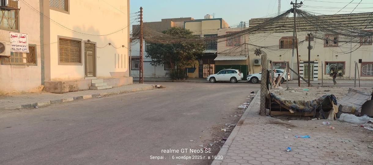 100 متر مربعه 10 × 10 طابق واحد صب حي الوفاء شارع 15 وساحه السعر ١٤٥.  ***********
