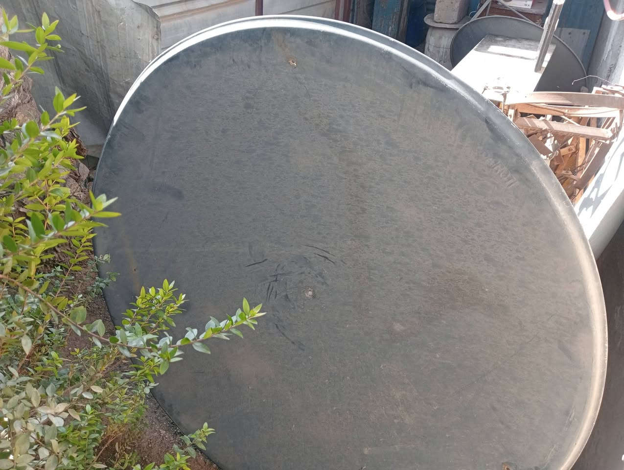 السلام عليكم صحن عدد 2لبيع حجم140وثاني130 سعر واحد 20 الف قفل لا يوجد توصيل بغداد حي العامل ***********
