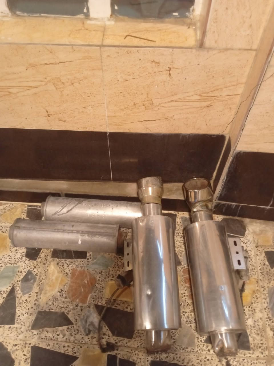 سلام عليكم دبات كورسا فتح وقفل ريموت +وسطيات جدد وبحاله ممتازه بسعر 700الف بيهن مجال مكان بغداد زيونه***********
