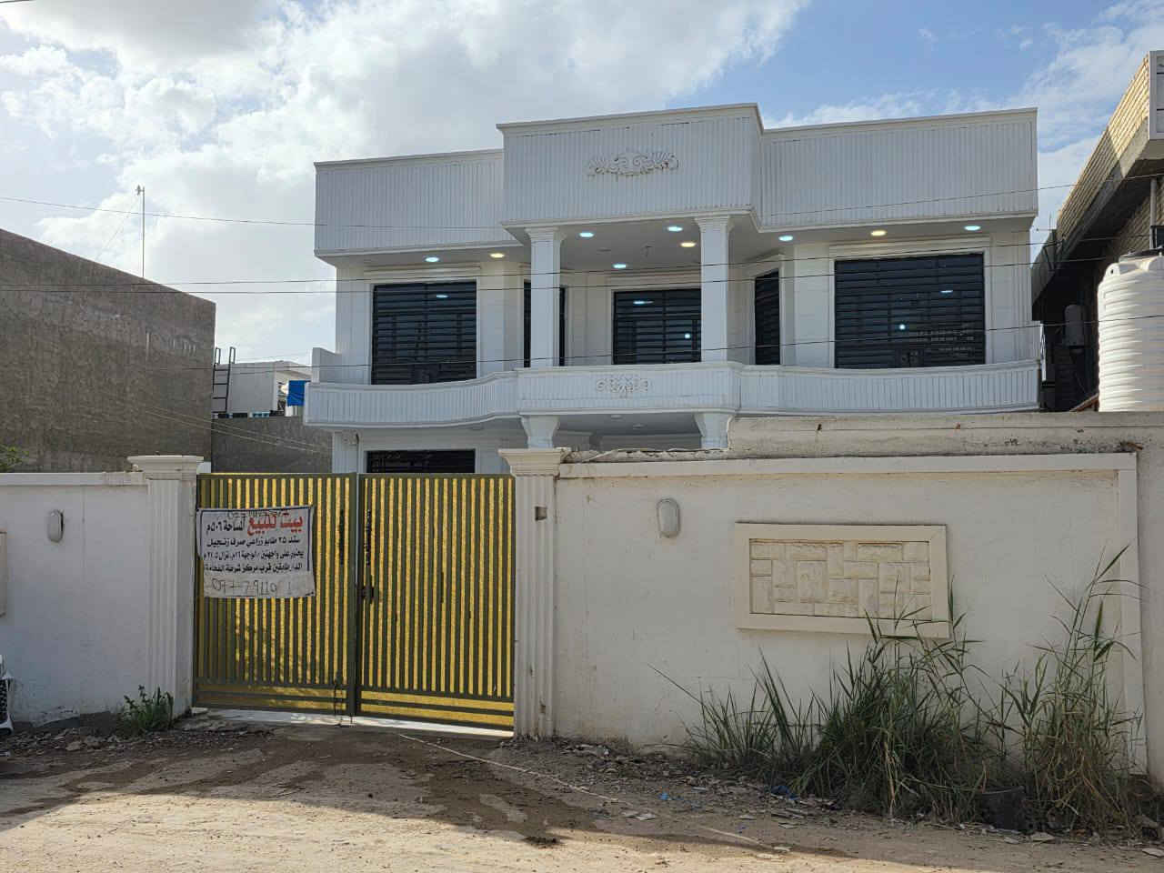 السلام
العقار للبيع 
عنون الجزيره سياحيه قرب مركز شرطة الفحامه
مساحت البيت 510 واجهت البيت 17متر
بناء حديث
البيت زنجيال على فراعين 
يحتوي على 7غرف نوم 
استقبال 4ونص في 7
مطبخ 4ونص في 7
صحيات معزوله 
ارضيت البيت مرمر 
صطحين 
رقم الهاتف ***********
***********
