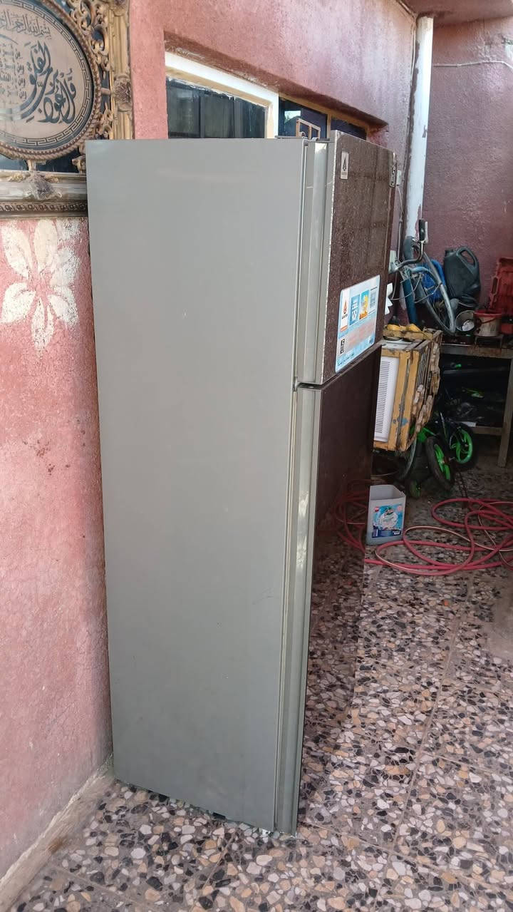 ثلاجه نضيفه عوزه ماطور قيم وخذ مكانه شهداء البياع نضيف
***********
