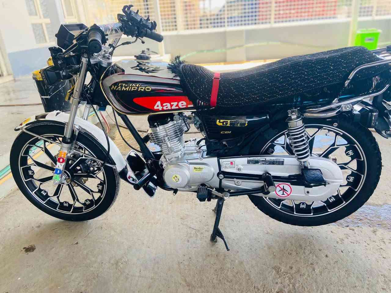 السلام عليكم
دراجه  موديل 24 مكفوله كفاله عامه للبيع فقط دراجه حلوه  مكينه خير من الله125 دراجه على كل عيب مابيه مكاني  حمرين ***********
