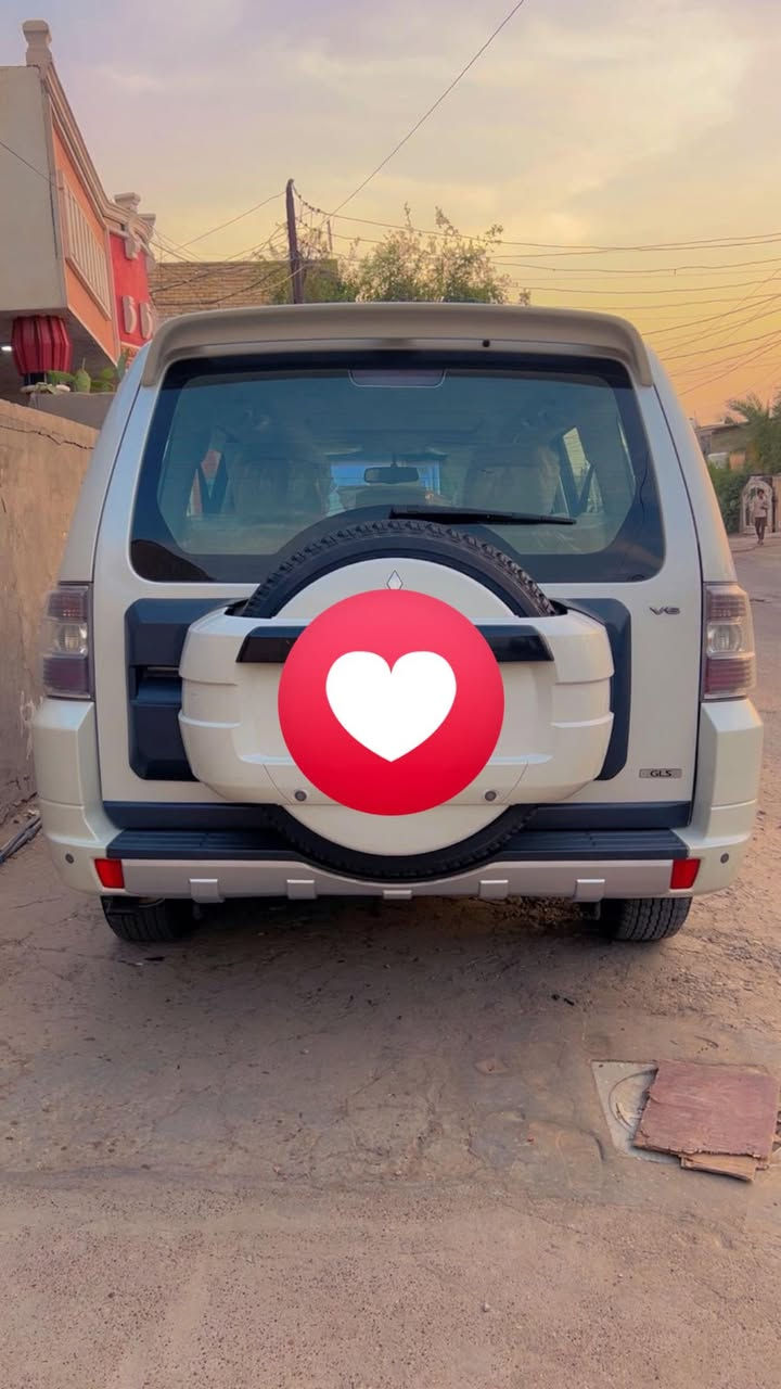 سلام عليكم ؟سياره باجيرو  رقم بغداد بسمي تحول ثاني يوم مودل ١٣ ماشيه  150 ألف سياره ماشاءالله نضيفه. موصفات مكاني بغداد 
لاستفسار على الرقم ***********
