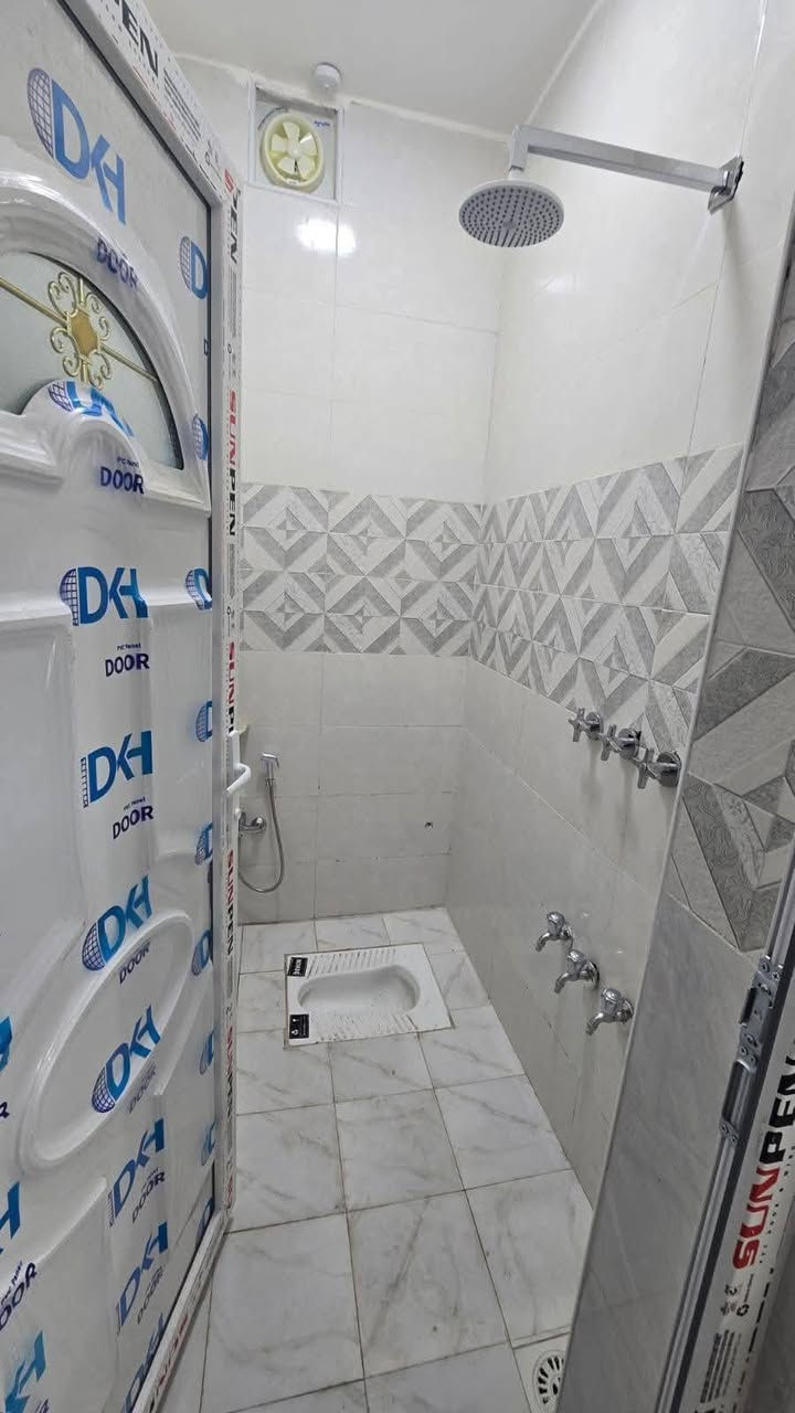 دار ١٠٠م حي العرضات خلف أسواق فطومه بناء حديث شغل راقي جاهز للسكن
***********
