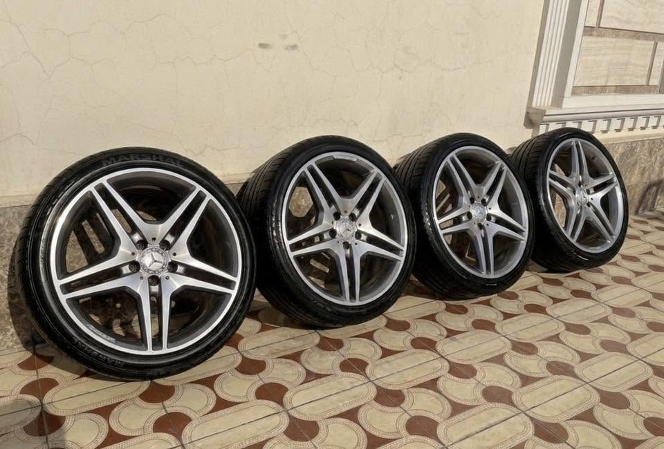 السلام عليكم شباب، عندي وياله وتايرت مرسيدس إس كلاس 2 size 
 (S-Class) حجم 20 للبيع.
الويلات أصلية وبحالة ممتازة جداً، والتايرات نظاف كلش وما بيهن أي عيب أو نقص (جاهزات للشد).
السعر: [400 دولار ] (بيه مجال للشراي).
للمعلومات أو الاستفسار يرجى المراسلة على الخاص أو الاتصال: [***********].
