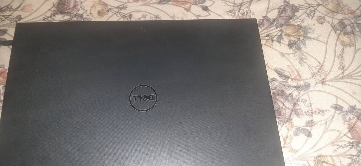 السلام عليكم لابتوب للبيع مكان بغداد السعر150 وبي مجال مع محتوياته كامله واتساب  مع حقيبة وشاحنة وفلاش وماوس***********