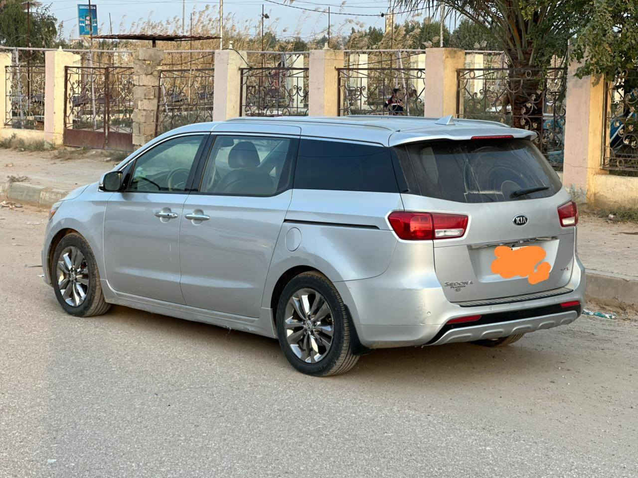 السلام عليكم 
كيا سيدونا 2016 وارد امريكي SXL
السياره ماشيه 90 
فول فول فول vip ڤي اي بي
تحكم ستيرن جهتين 
كروز سرعه 
تحديد مسار 
نضام يكو 
مانع نزلاق 
كشنات تبريد وتتفئه
 وتتفئه ستيرن
رادارات جانبيه واماميه 
6 كامرات البيبان كهربائيه 
صندوك كهربائي 
خزن ميموري 
كامره امامي خلفي 
حساسات اماميه وخلفيه وجانبيه 
مري شفط 
اشاير بل مري 
كشنات كهرباء 
كشنات جلد 
كشنات دواره 
كشنات ڤي اي بي
بنرامه فتحتين يعني كل وحده تنفتح وحده
تبريد 4 قطع ثلج 
بردادت جانبيه بلاد
تحكم التبريد من الخلف 
سيدي اوكس فلاش بلوتوث 
الله شاهد بعد بيه مواصفات اذا اكتبه لازم رايدلي جريده السياره بسمي رقم بغداد انكليزي  
السياره مال جناي كلش حلوه العنوان بابل الاسكندريه السعر 210 وبيه مجال حك الجيه اي ستفسار اتصل وبل خدمه *********** الاسكندرية, مصر
