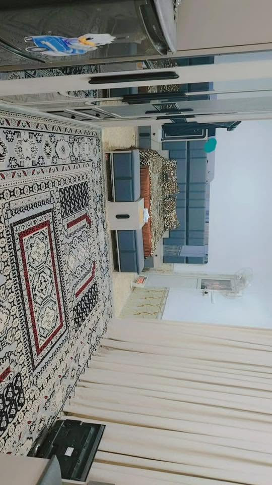 السلام عليكم..بيت للبيع مساحه 270  واجهه 12.5 طابقين كونكريت بناء قديم بس نظيف سقف عالي  والبيت عالي عن الشارع وترميم جديد  الطابق الأول غرفتين نوم وصالتين ومطبخ واستقبال وصحيات داخليه وصحيات خارجيه وكَراج سياره وحديقة والطابق الثاني ثلاث غرف نوم وصاله وصحيات ..موقع مميز على الشارع الرئيسي الذي يربط شارع جليل فضيل بشارع دبي خلف ملعب الشطره الاولمبي السعر يرجى الاتصال وتدللون
للاستفسار الاتصال بالرقم ***********
