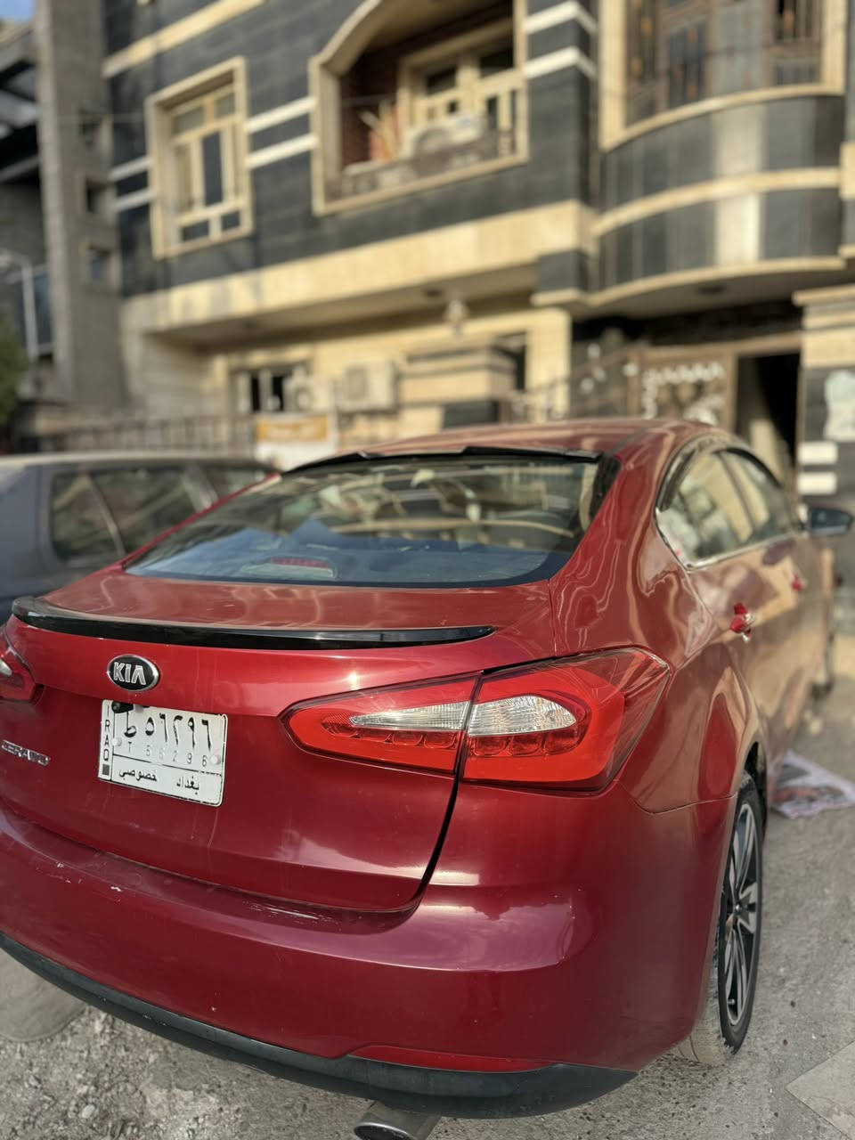كيا سيراتو خليجي 2016 فول عدا البصمه تبريد قطعتين
رقم بغداد  ب اسمي ماشيه 150 
بيهة حادث بصندوك مواصل شاصي مصلح وكآمل بيهة تلحيضات بالبنيد بالصبغ بسيطه مكينه كير  تبريد خير من الله 
جواها تخم تاير كوري وتخم ويل كب جديد لبارحه شاده سياره كامله من كلشي . ما احب أتعامل سعرها قفل 100  وممستعجل ع بيعتها الي يجي يعامل ويكلي حك الجية فلايتعب نفسه ويجي .
متواجد واتساب  ***********
