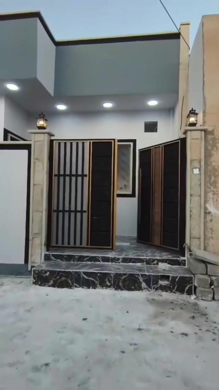 بيت للبيع (فول زيرو) بحي القوسيات / حي الزيتون

المساحة: 100 متر (قريب جداً من السوق وأسواق أبو علي).

الداخل: 2 غرف + استقبال + صالة + مطبخ + 2 حمام.

الخدمات: كاملة (تبليط وكهرباء) ويبعد 500 متر عن العام.

القانونية: سند زراعي (حق تصرف) + وصل بلدية.

💰 السعر: 56 مليون دينار.

📞 للتواصل: *********** | ***********
