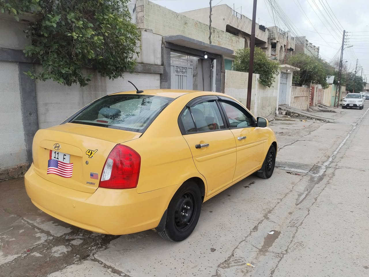 السلام عليكم
سياره اكسنت للبيع 
موديل 2011
وارد امريكي 🇺🇸
رقم بغداد
منضومه غاز ⛽
هيئا  وغرامات صفر ❌
تبريد ثلج ❄
تدفئه 💯
كاربون بانزين  ✅
محرك 16✅
كير ومكينه شرط ✅
السيارة باسمي 
 مبدل بيها جاملغ 
وبوند اصلي 
السيارة نضيفه 
الاتصال عل الرقم 
*********** اسيا 
***********كورك
