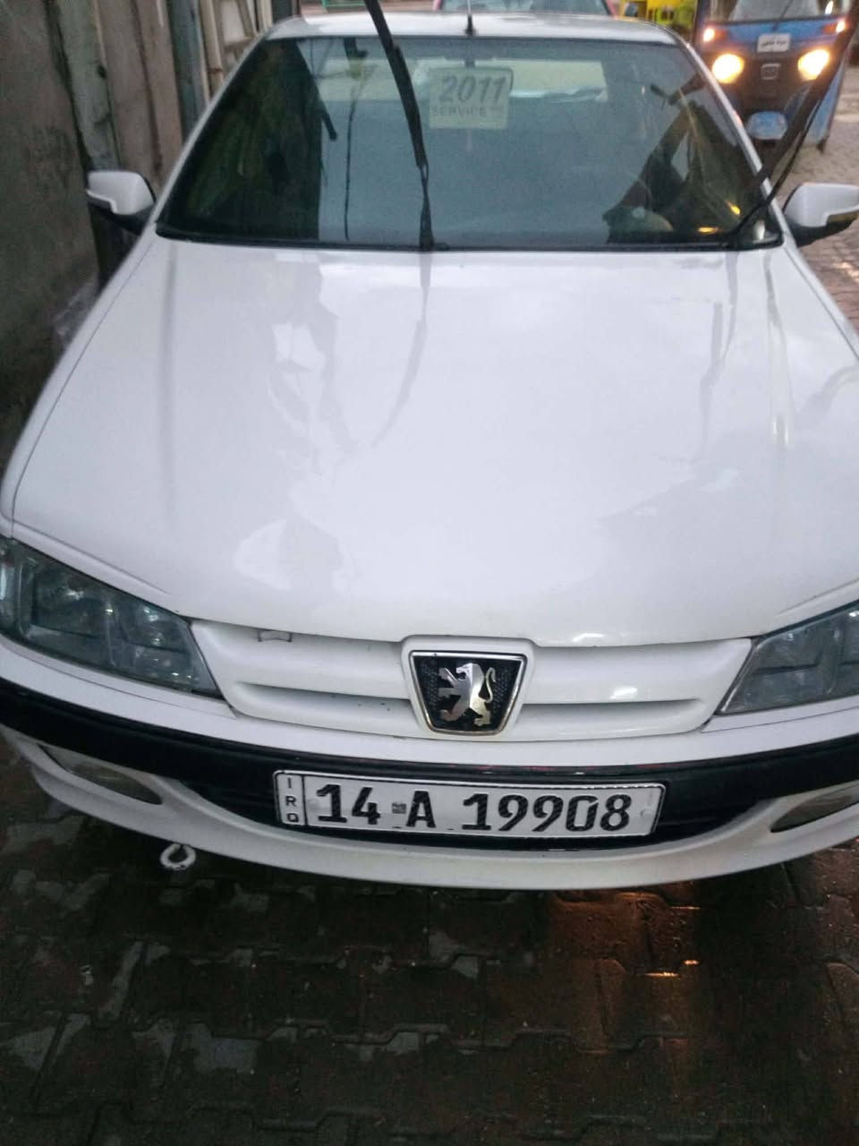 على بركة الله تعالى سيارة بيجو بارص مديل ١١ السيارة بسمي مشروع وطني  تحويل الثاني يوم السياره كشرتها حلوه واحله من الصور بيها شغلات بسيطه السعر ٤٢ وبيها مجال حك الجيه *********** مكاني بغداد
