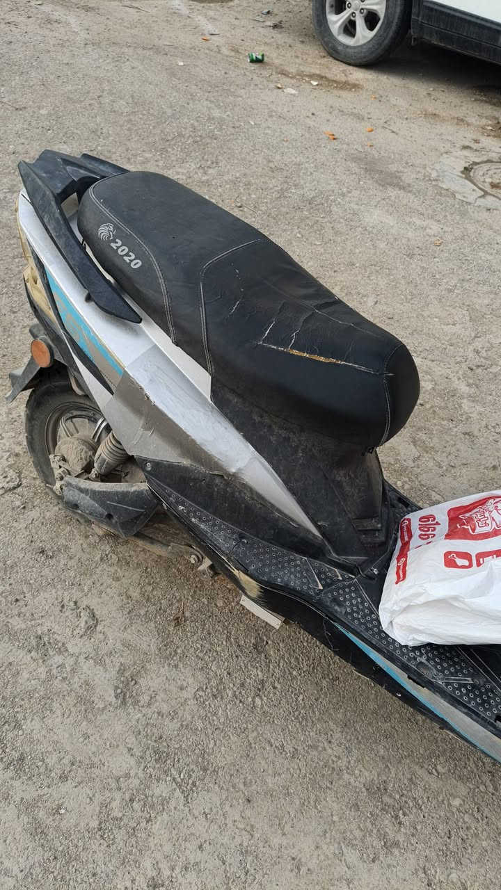 السلام عليكم دراجة شحن للبيع بحالة جيدة كهربائيات شغالة السعر ٣٧٠ العنوان ديالى شهربان رقم تليفون ***********
