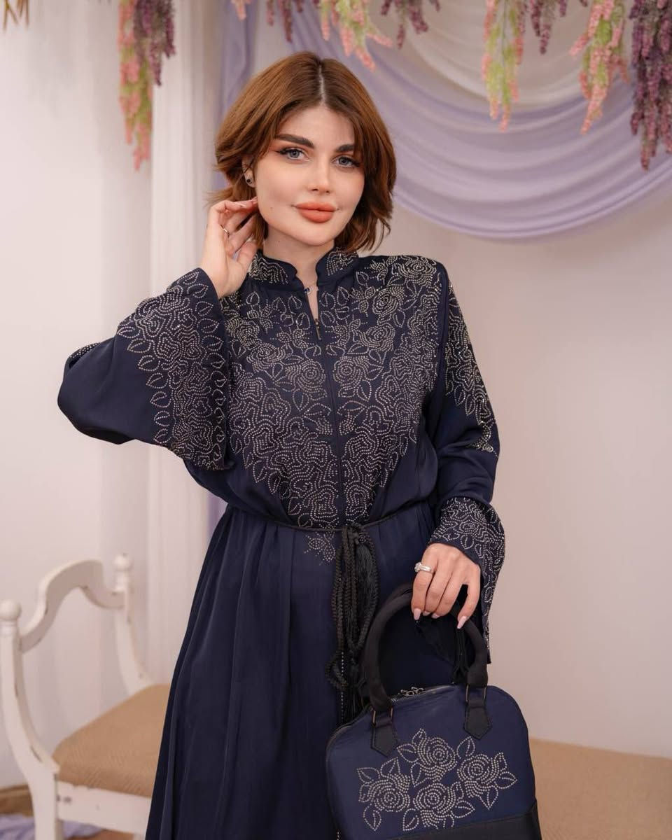 💫 عباءة خليجية من 5 قطع 💫
العباءة+ بنطلون + شال+ حزام + حقيبة👛 
🎨🎨 الألوان :- حسب الصور 
💰💰💰السعر = 35 ألف دينار فقط
💫 للحجز والاستفسار التواصل على الخاص


**إذا كنت صاحب هذا الإعلان وتريد حذفه لأي سبب، رجاءا أرسل رسالة إلى الدعم الفني**