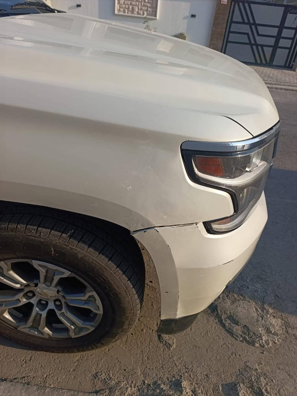 السلام عليكم 
للبيع او مراوس بجكسارة مديل 16 وفوك
تاهو  LTZ موديل 2015 ( خـليـجـي )
فول مواصفات 1 / 1
رقم بصرة الانكليزي
مكفولة كفالة عامة ما عدا بارد بالجامغ الأمامي الايمن 

8 سلندر 5300
7 راكب
داخل قرميدي
سلايد ( فتحة قمارة ) 
قاصة 
كامرة خلفية
4 بصمات
يدات بصمة 
كراسي تدفئة + تبريد ( امامي وخلفي )
كراسي جلد 
كراسي كهرباء ( امامي وخلفي )
كراسي هزاز ( عند اقتراب السيارة من اي شي ) 
كشن خزن 
ستيرن كهربائي 
مثبت سرعة
بلوتوث 
فول تحكم استيرن ( امامي وخلفي )
صندوك كهرباء ( شفط )
شاشة DVD
شاشة عرض الاعطال
حساسات ( امامي وخلفي )
مانع انزلاق
تحكم كهربائي بالبريك والبنزين
4 × 4 فور ويل 
كامرة خلفية 
إشارة بالمري
تشغيل عن بعد 

شرط التحويل 
مكانها البصرة - القرنة 
للإستفسار ***********
