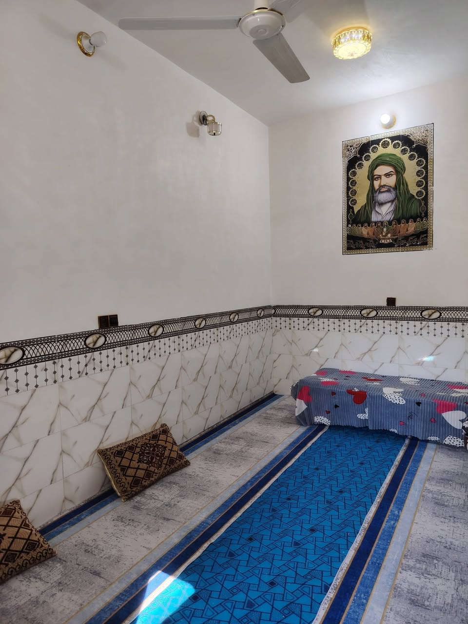 بيت للبيع طابو صرف ١٢٥ متر بي غرفه وصاله ومطبخ واستقبال وحمام داخلي وصحيات خارجيه بناء جديد العنوان الطبگه قرب حسن ال عليوي المضمد مراسلة الصفحه أو الاتصال على الرقم ***********
