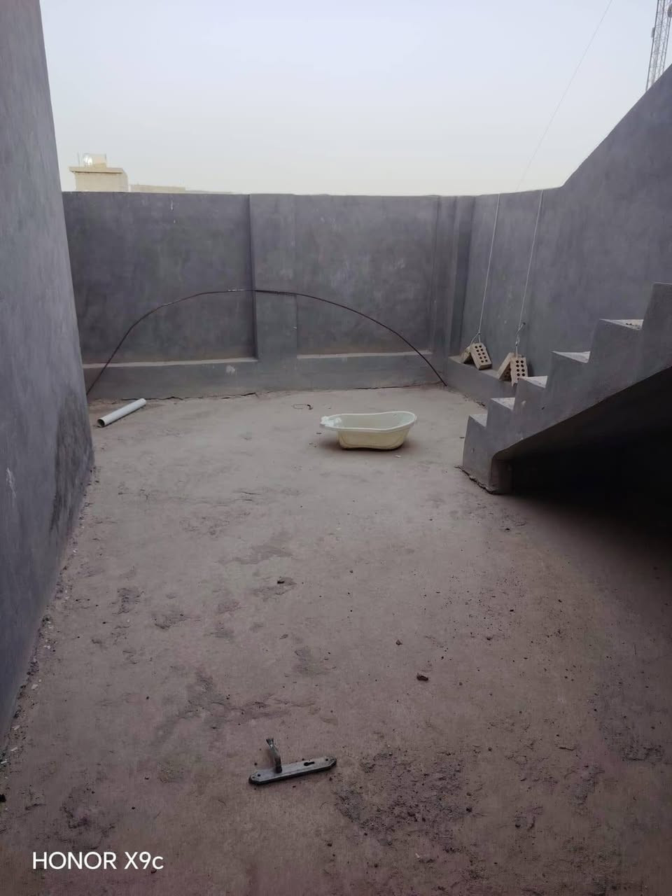 مشتمل طابقين بناء طابوق حديث ضلع منفصل وسقف منفصل للبيع المساحة ١٥٠ م الوجه ٦ ونزال المكان فلوجة حي الأمين منطقة ال ١٩ قريب على شارع أربعين السعر المطلوب بي ١٠٥ مليون وبي مجال للاستفسار الاتصال على الارقام التالية
*********** واتساب
***********

محتويات الدار
الطابق الأول
طرمة وتواليت ومطبخ وديوانية ومناور عدد ٢ وغرفة نوم

الطابق الثاني
غرفتين نوم وصاله وصحيات ودرج خارجي للسطح
ارضية بورسلين
