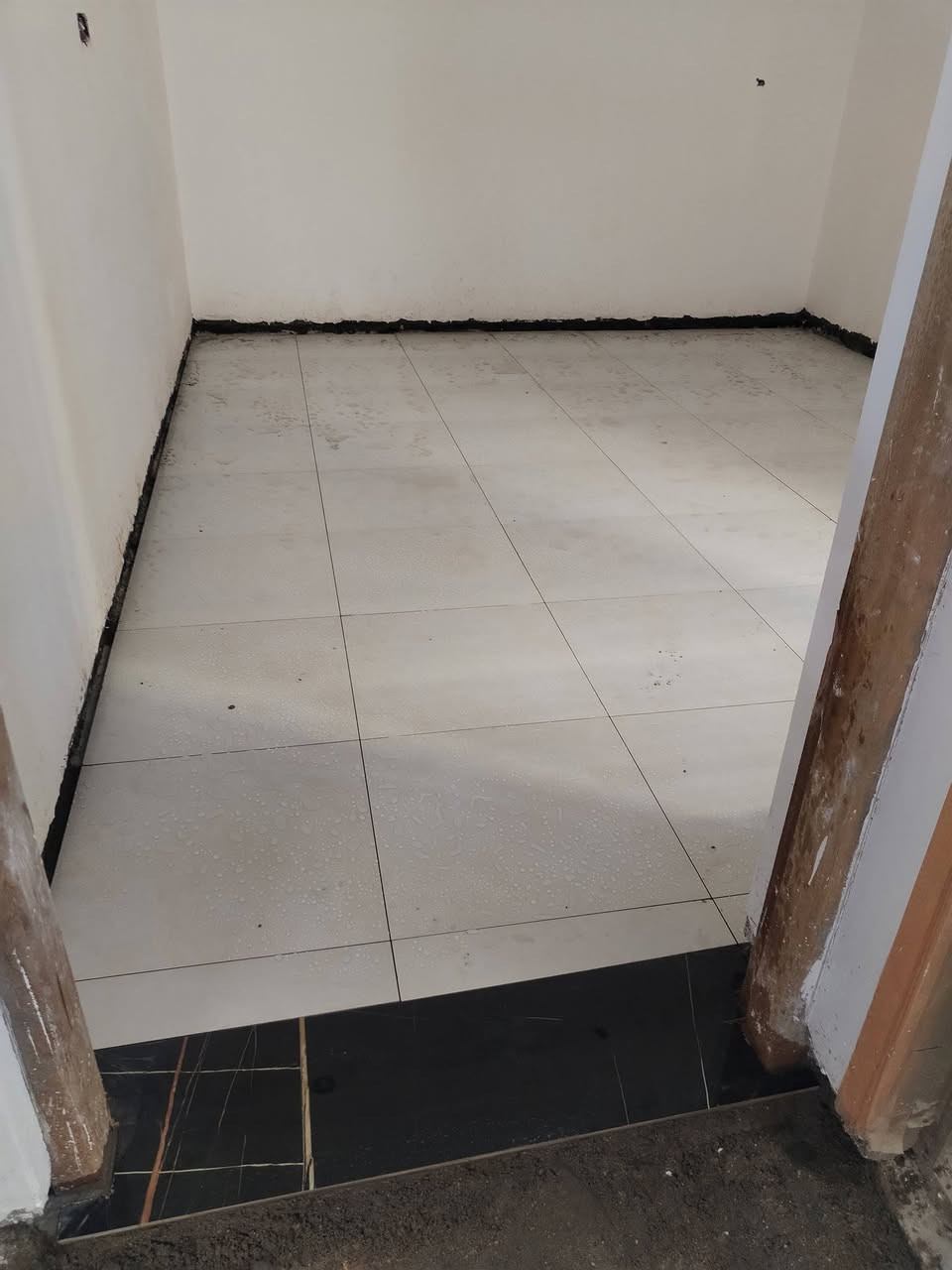 خلفه سيراميك
جداري أرضي
***********
