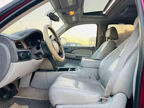 تاهو موديل 2007. بيه جاملغ مصبوغ والباقي كفاله عامه وارد خليجي فول مواصفات فتحه كشنات كهربائيه جلد مكينه وكير جدد تبريد شغال تخم تاير جديد رقم بصره مشروع وطني تحويل ثاني يوم السعر 180 وبيه مجال ***********
