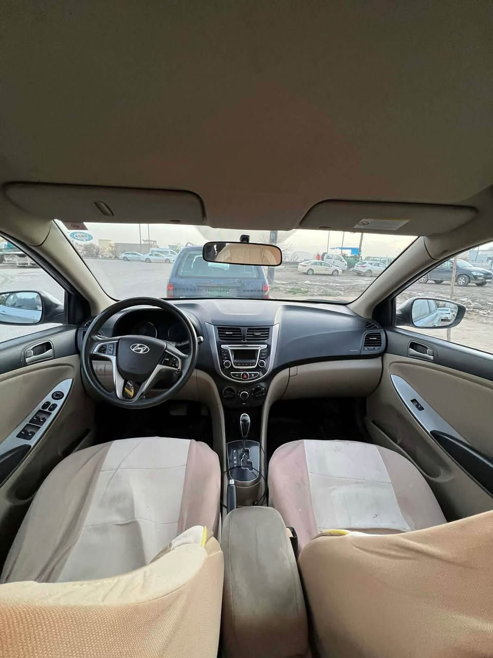 هۆندای ئەکسنت ٢٠١٧  خەلیجی فول مواسەفات بەس سڵایت نیە ABS ناو زەرد ئاوێنە کارەبای و ئیشارات  بێ بۆیاغە تۆزێ ساردی هەیە پاتری و ڕۆن تایەی تازەیە بێ مەسرەف تا بڵێ پاکە سعری ١١٥ گەڵاو مەجالێکی کەم گۆڕینەوەش ئەکەم لەسەر دڵ گرتن 
ژ.م *********** السليمانية, العراق
