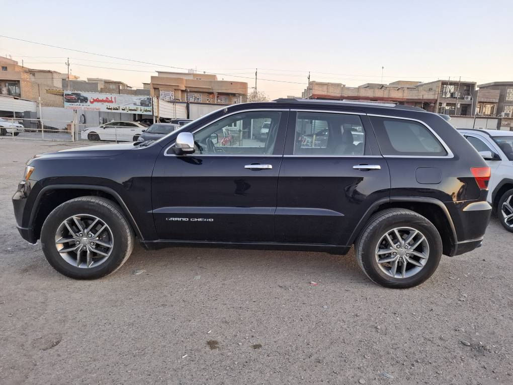 السلام عليكم للبيع او مراوس جيب لاريدو موديل ٢٠١١ محرك ٥٧٠٠ فول مواصفات SRT كهربائيات كلهه تشتغل داخل نظيف صدر امامي وخلفي ممتاز تخم تاير جديد بنوراما تحكم ستيرن كشنات جلد وكهرباء هيترات بالكشن رادار جنطه كهرباء وارد امريكي بدون حادث بيها تقرير غرق بدون نسبه السياره تعمل وتسير صور الحادث بالمنشور بدون اضرار ومشتغله مكانها بغداد الدوره ابو دشير هاتف *********** سعرها ١٢٨ سونر بالصور بغداد, العراق
