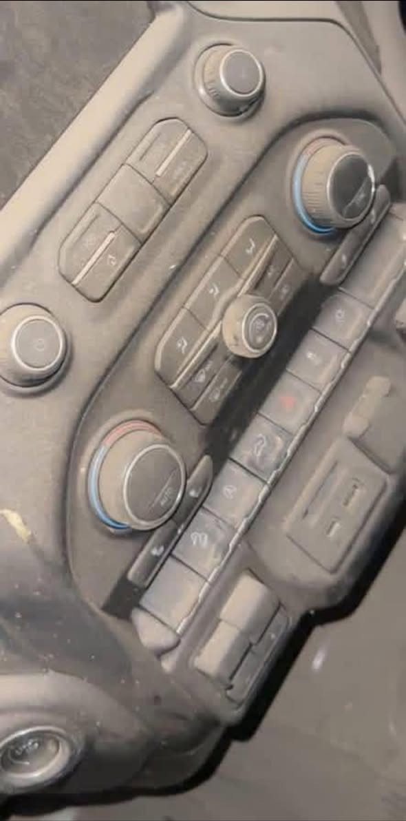 متوفر وصول وجبه جديده كافه موديلات سيرا سلفرادو متوفر كصات ٢٤ و ٢٥ و٢٣ يوجد توصيل ***********
متوفر كصه ايضا 2013
