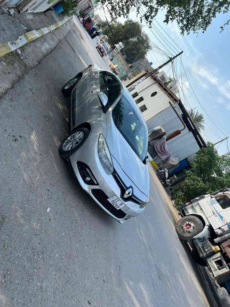 رينو موديل 16 
رقم بغداد باسمي تحويل مباشر موجوده بالحله
كير ومكينه محور حديث
بصمه سويج و4بيبان
ترايك للبصره وشرط 
كاميرا وتحكم ستيرن
تخم تايرات 
باتري جديد
سياره مال جناي
السعر 65$
***********
