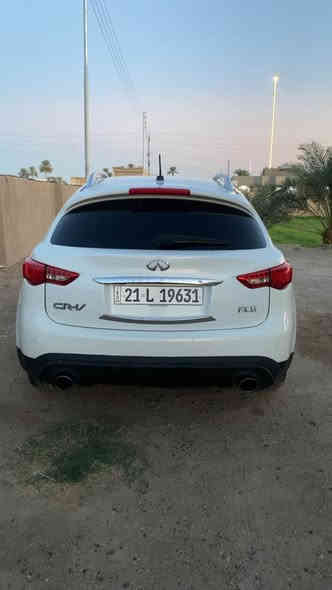 انفنتي وارد امريكي 2011 Fx بيها شبر صبغ
 رقم سليمانيه دولي 
سنويه جديده
تدفئه تبريد
بصمه
5 كاميرات
كاميرا اماميه
كاميرا خلفيه
كاميرا محيطيه 360 درجه
كاميرا  يمين __ كاميرا ويسار
تحكم ستيرن
شاشة اماميه + شاشه وسطيه
كشنات جلد كهربائيه
كشنات خزن 
كشنات تدفئه + تبريد
جنطه شفط
غرفه السيارة جداً نظيفه
وبعد هوايه مواصفات بيها السعر 125بيع اومراوس حسب القناعه                                    *********** بغداد
