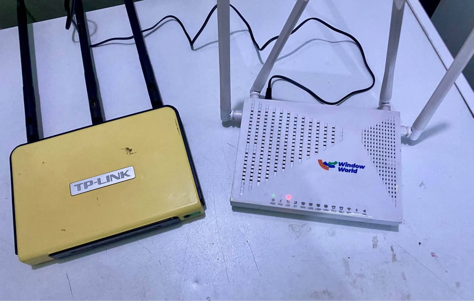 للبيع راوتر انترنت عدد٢ شغالات ٤ اريلات بحالة جيدة السعر ٥٥ الف البيع سوا
للتواصل *********** واتساب بغداد 
يوجد توصيل بغداد, العراق
