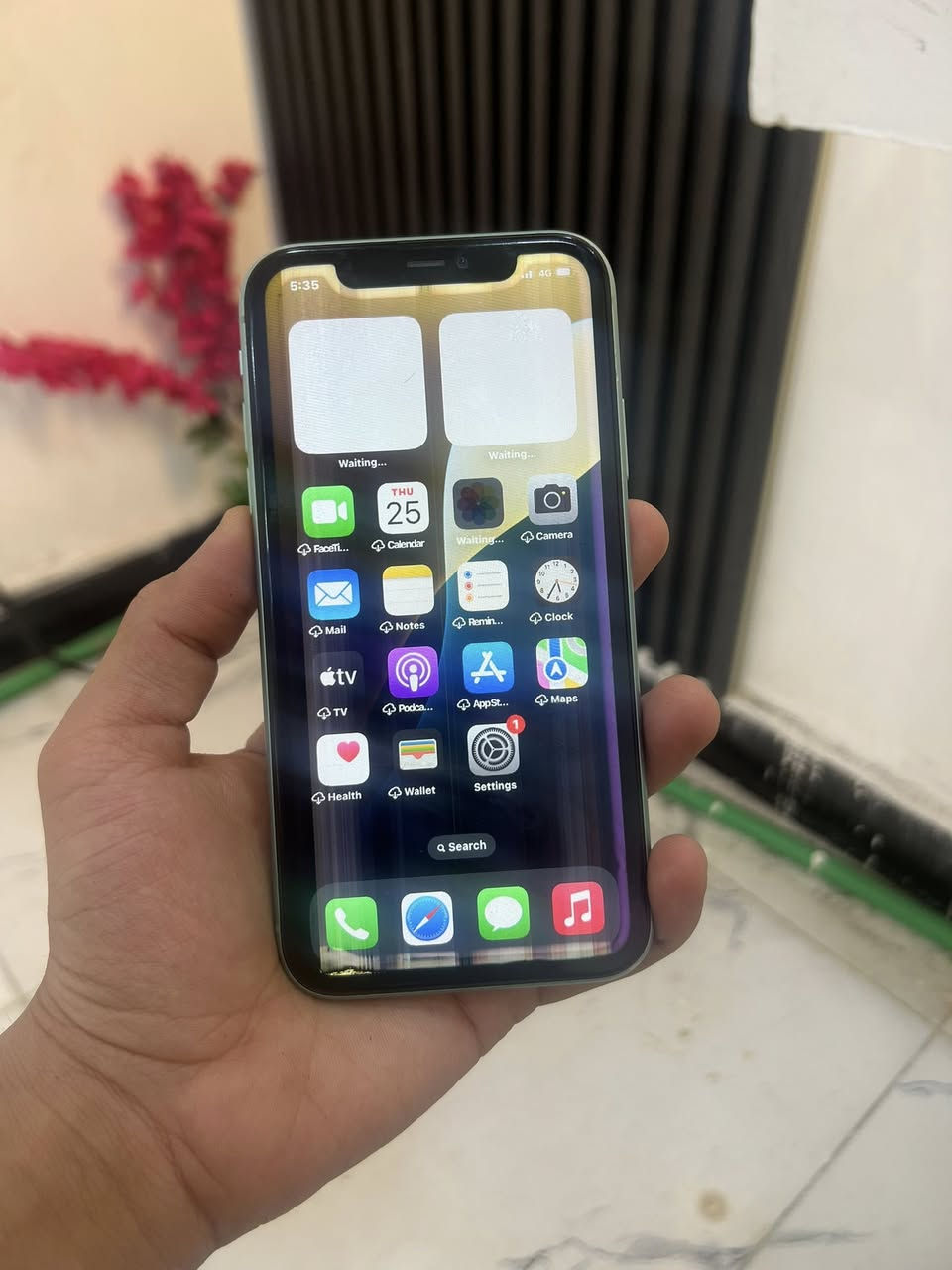 آيفون 11 للبيع الذاكره 128 كما موضح بل صوره  السعر 175وبي مجال بسيط ***********
