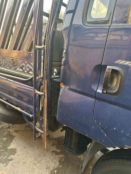 السلام عليكم فحل للبيع ٢٠٠٧ محدث ٢٢ سياره نضيفه ترايك للبصره مكينه مسكر محور بم ونوزل مكاني بغداد اسعر ١٠٧ وبي مجال ***********
