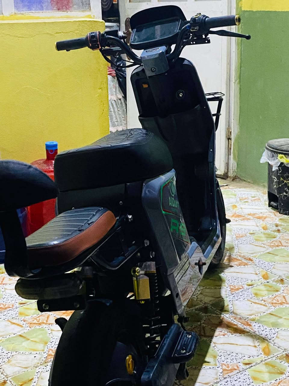 سلام عليكم شباب
دراجه شحن R9 نضيفه مستعمله مده قليله 
5 بطاريات 
4 شغلات نقصها بطاريه وحده بس 
سعر الدراجه 350 وبي مجال للطيبين 
 للتواصل مراسلة الصفحه او الأتصال على الرقم 
***********
