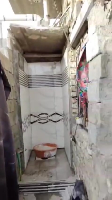 السلام عليكم بيت للبيع العنوان الدوانم شارع ابو الاحرار البيت مثل ما واضح بل فيديو والفيديو مصوره ب 2024 البيت مستئجره السعر 45 وبيه مجال *********** مراسله واتساب
