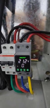 بنايه للبيع شارع ٣٠ حي الجوادين تتكون من اربع طوابق المساحه ١٢٠ م الوا...