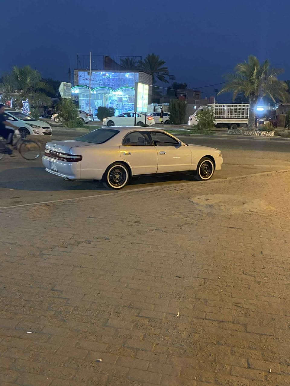 سلام عليكم سياره البيع موديل 95مكفوله كفاله عامه حداديه جديده تخم تاير جديد تبريد ثلج محرك 2ونص بداور ثاني يوم رقم بغداد سعر 68رقم ***********مكان النجف شراي ينتصل
