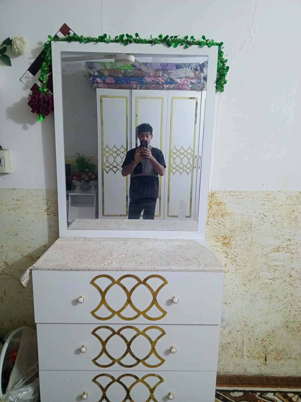 السلام عليكم 
غرفه نوم ام الاربعه نجاره عراقيه نضافته 100/100   ترهم اطفال وترهم غرفه زواج الشراي بي خير ويدلل متواجد عالفيس هذا رقمي ***********
