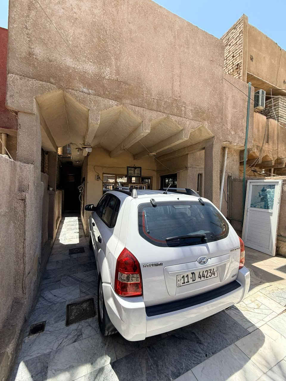 بيت مساحه 120م الواجه 6النزال 20
في منطقة الشهداء العبيدي الاولى ع شارع عريض وبيت عالي عن شارع بـ2متر 
يحتوى على
كراج وحمام خارجي
استقبال وصاله 
ومطبخ داخلي +غرفه نوم +حمام داخلي 
الطابق الثاني:
غرفه نوم+حمام +صاله فقط 
السعر 147م وبي مجال
 للتواصل
***********
