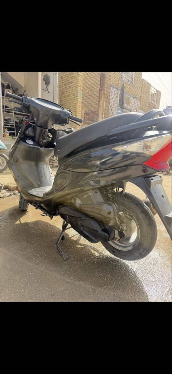 دراجه كامكوV2
الدراجه مفتوحه مكينه150
صابغها عام جماليه.
رايدها ب 550 وبيها مجال اذا تعجبك بخدمتك
مكاني غراف 
...
***********
