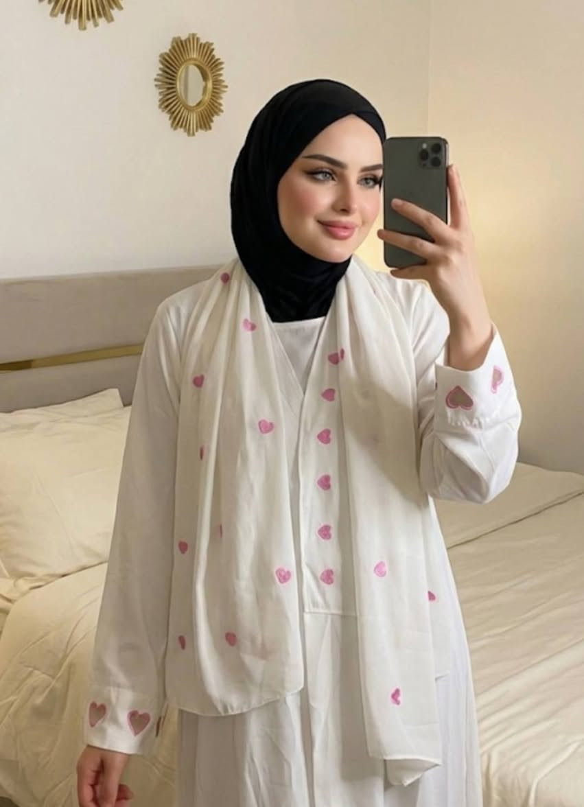سلام عليكم بنات 
عندي عبايات من شي ان
أسعار مناسبه توصيل عندي 
الاستفسار مرسله وتساب ***********

