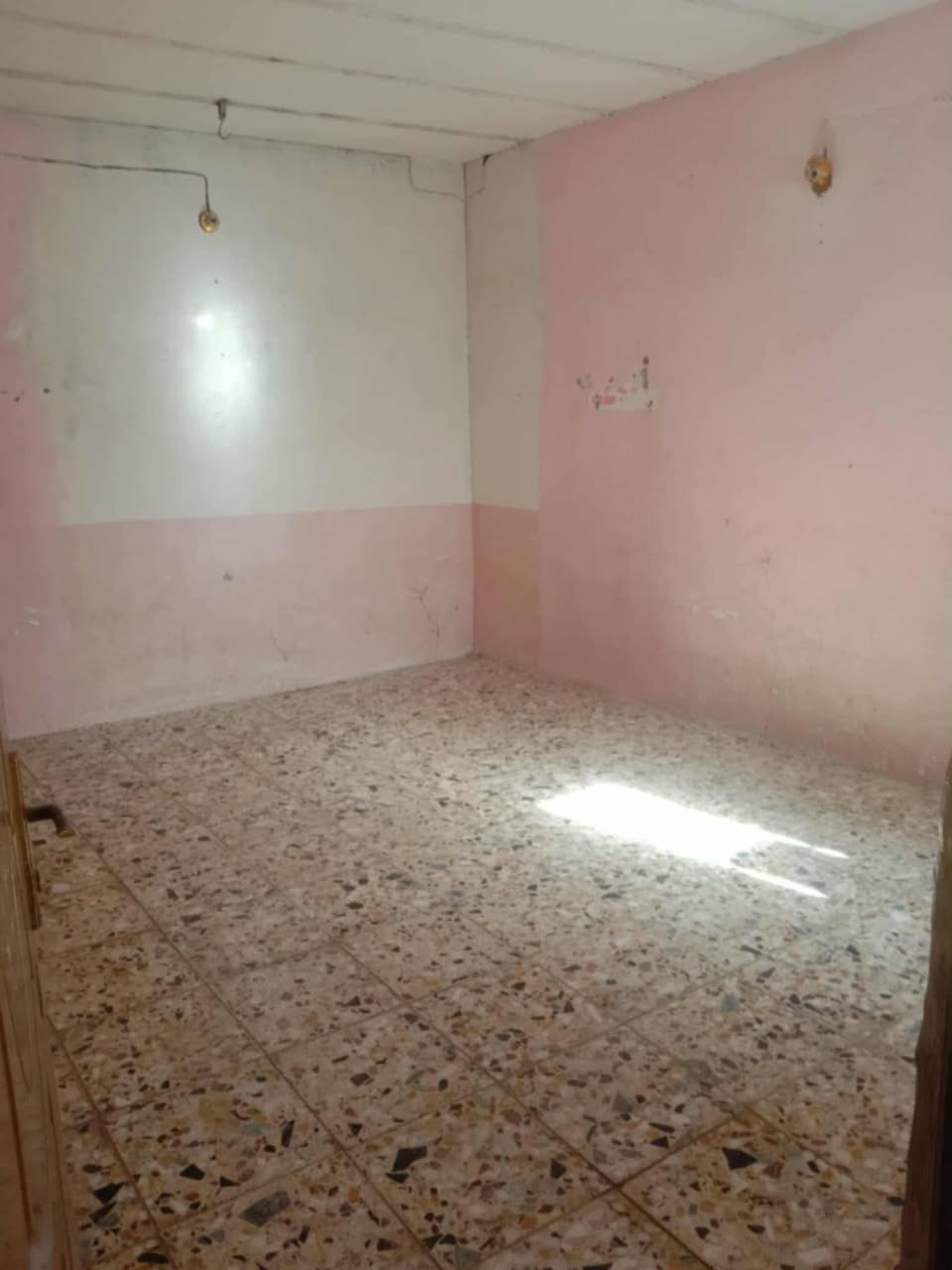 سلام عليكم ورحمة الله وبركاتة مكلف بي نشر بيت مية مربعة إيجارة ١٢٥ مقدمة ٣اشهر بيت مغسول وجاهز السكن ماي مولدة وطني بل باب اتصال ***********
