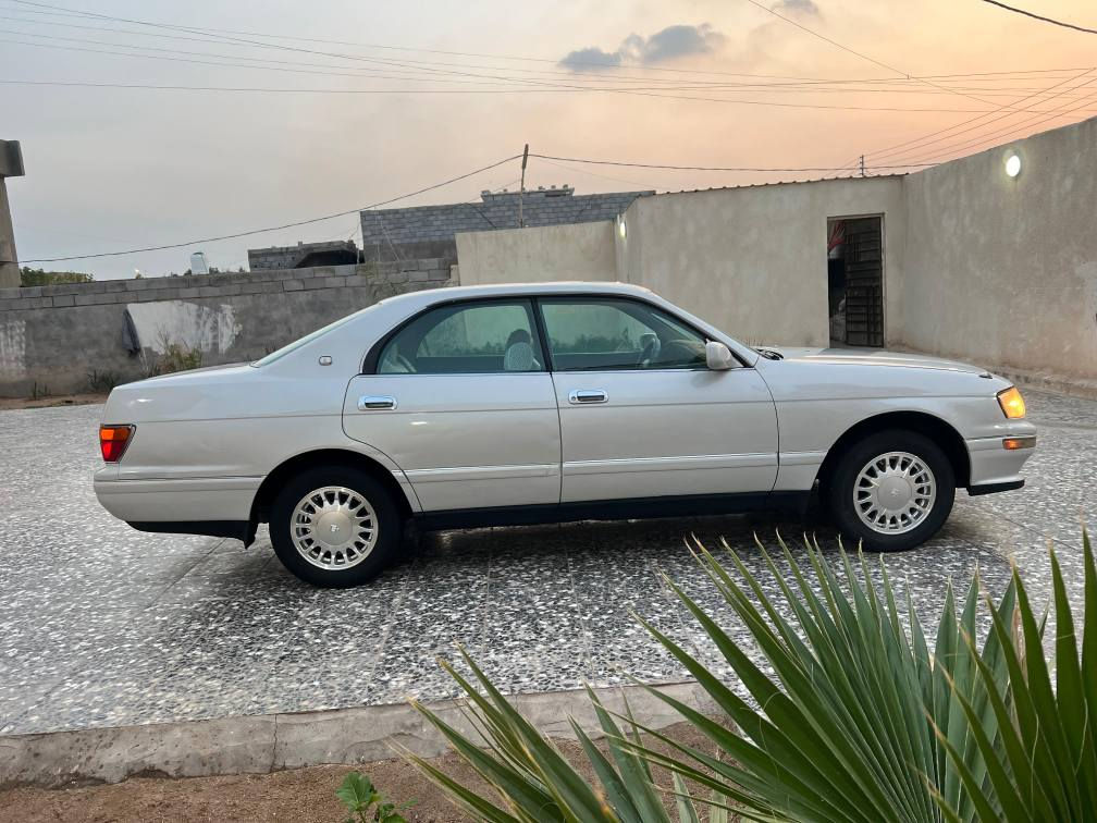 السلام عليكم سياره لبيع ‏تويوتا بطه فصل ألوان لولوه مديل 1993 رقم بصره دولي بسمي صاعد هزه جديد سنويه 2031 شرط تحويل كفاله من كص ونقل جثه وضربه وتبديل بيه صباغ 
‏كلش قليل جاهزة من كل شيء محرك والجير اثنين ونص فنر بلاد
‏ تبريد منظومة جديدة شرط ثلج حداد تخم تاير خمسة ويل كب
 كهربائيات كلها شغالة دوخله كلش جديد كشنات امامي كهربي سنتر لوك مريت شفط كأمر خلفي مابي اي نقص سعره 68 بي مجاله انتصل برقم هاتف***********  مكاني البصره أني خادم البصرة, العراق
