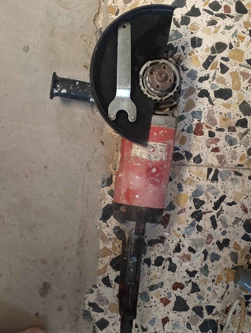 السلام عليكم كوسرة تام الالماني للبيع عالفحص الملفات نحاس الحجم الكبير السعر 50الف حلة الثورة ***********
