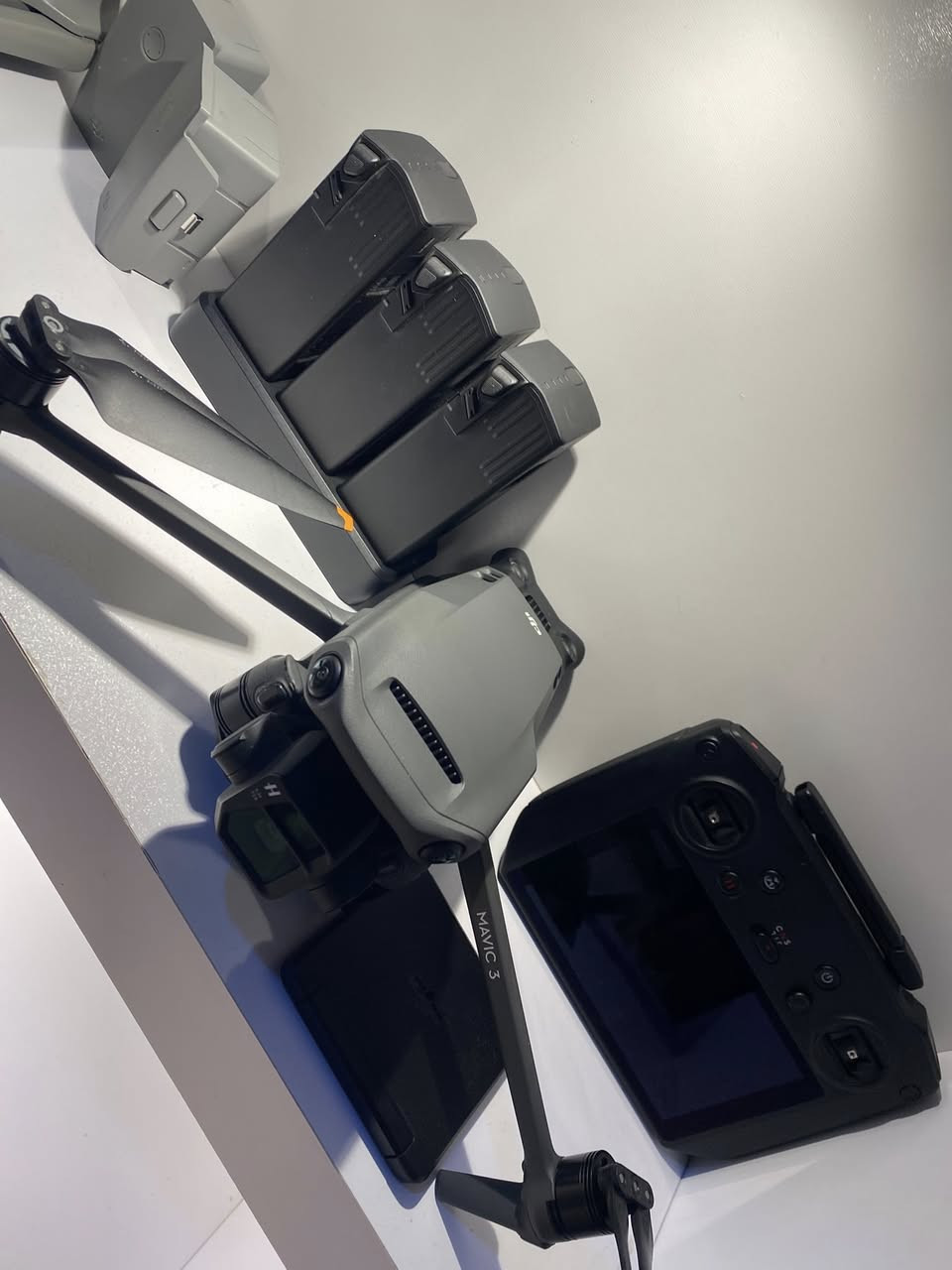 Dji mavice 3  نظافە 100%90
0772 121 5800 
  دەسکی موباشر  کومبۆ فول
