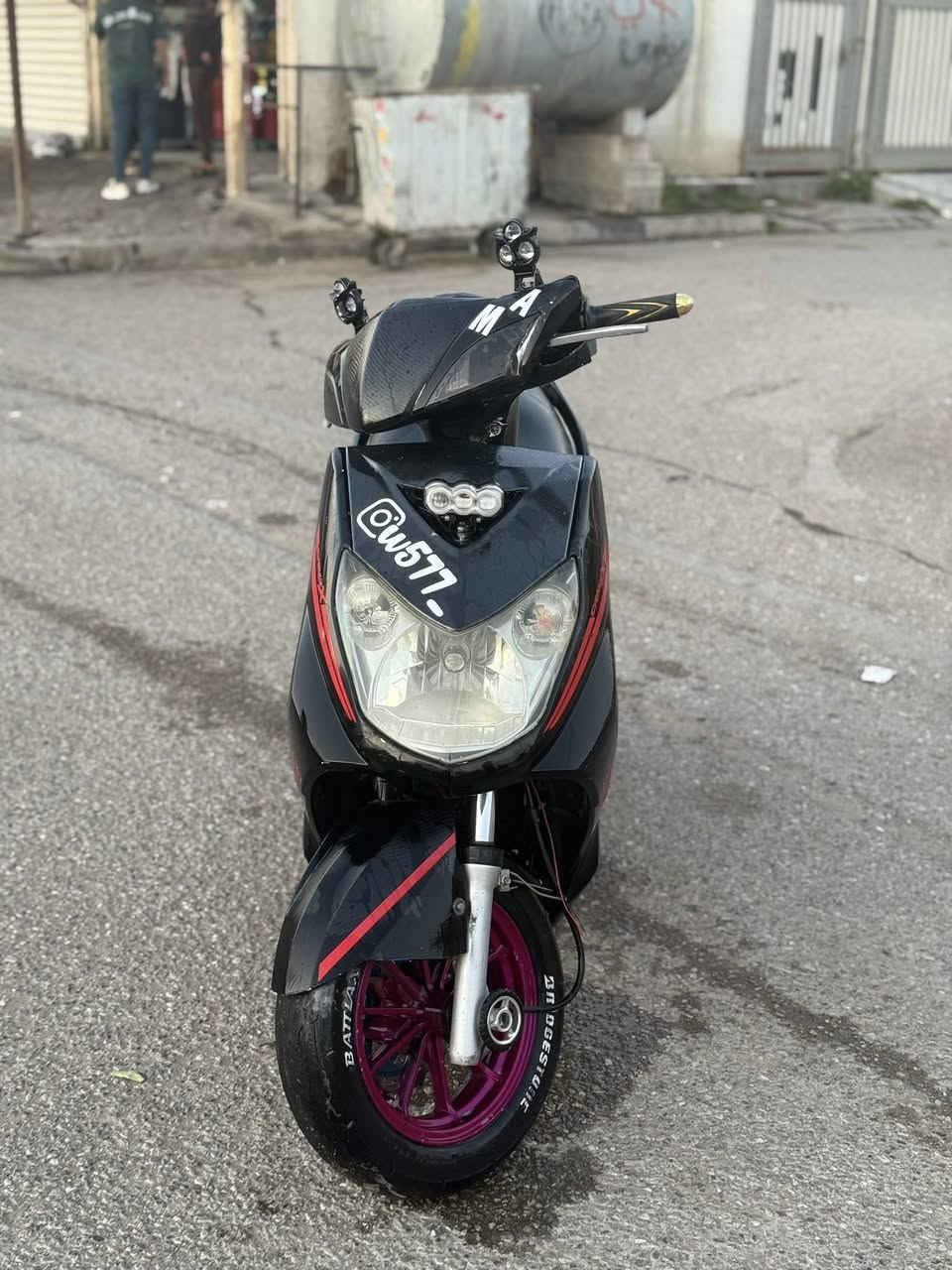 السلام عليكم دراجه سكنس فحل نوزل 6 خطوط  دراجه مزوده خارجي كلجات امامي خلفي رياضي ويل بلادي تزويد تفصيخ صالنصه رياضي دراجه شلعه ومعدل طياره وبيها غراض تزويد نواعم نقصها ترايش بس مكفوله من كلشي محرك برغي ما مفتوح بلاديه عل كامل السعر 950 عنوان كركوك القادسيه الثانيه رقم ***********
