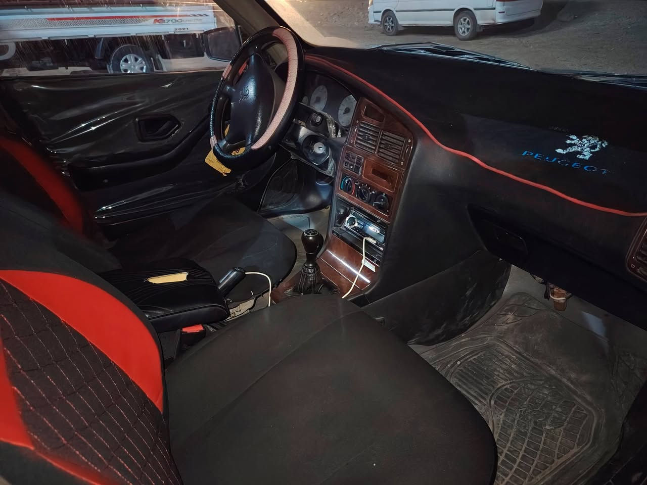 سلام عليكم من رخصت الادمن 
بيجو بارص موديل 2015 للبيع
سيارة كير ومحرك خير من الله تبريد شغال 
بيهة دعمه صندوك ممكصوصه بس معدله موضحه بل صورة 
باب بضهر السايق مدعومه ومشط ستيرن يحتاج تبديل جبن او واشرات تعبانه
مجدد سنوية 2030/12 وهزه ومصفرة هيئة وغرامات وهيئة مدفوع لحد 2027 سيارة خير من الله بس متوازي على البيعة
رايدهة ٣٤ 
الرقم ***********
